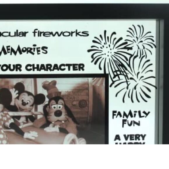 NIB DISNEY PARKS FLOAT FRAME 4x6 - Picture 4 of 7